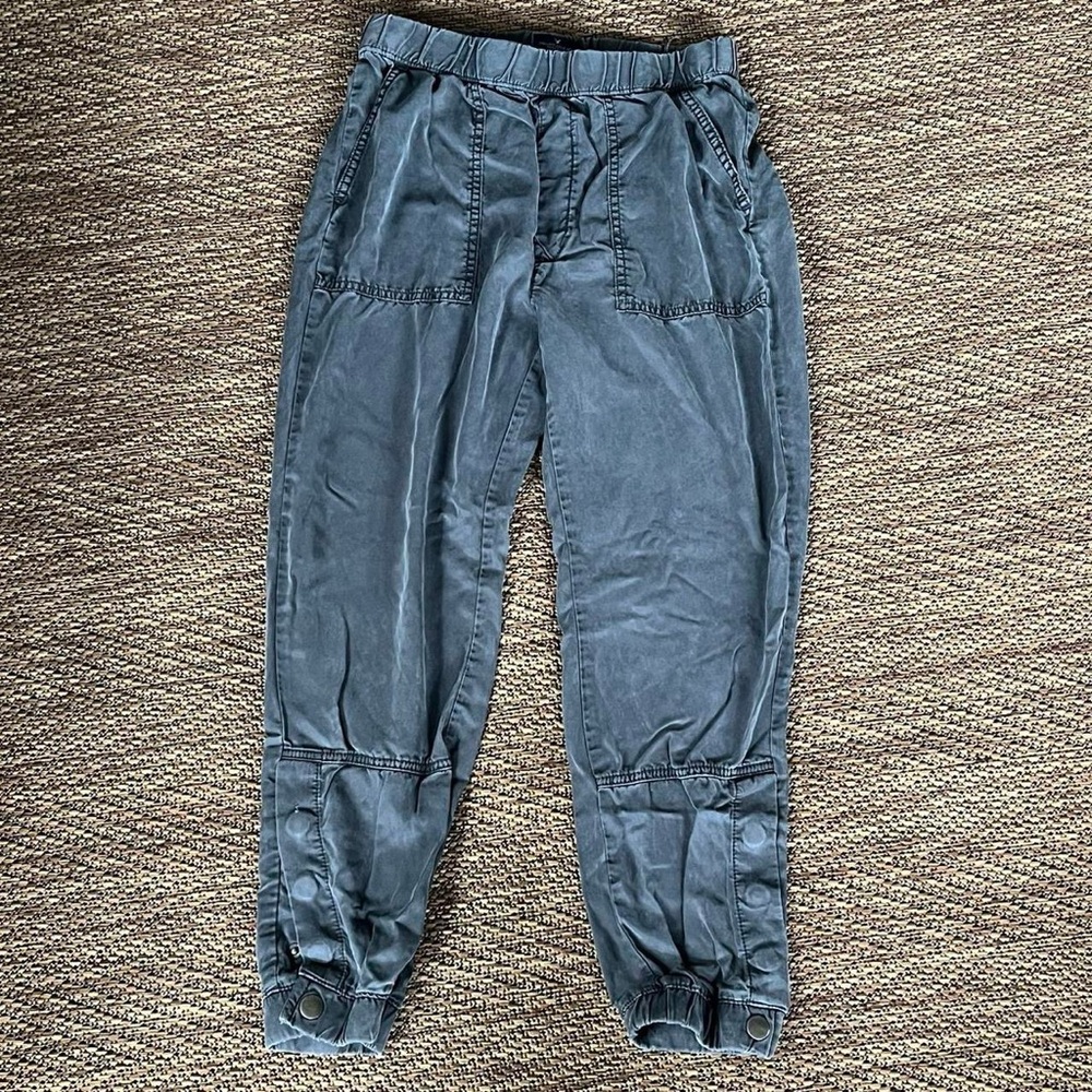 American Eagle baggy pants with stretchy waistband and snap buttons